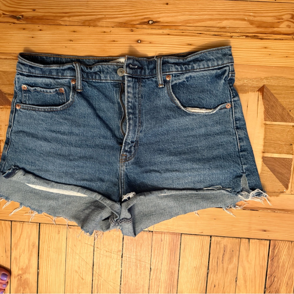 Abercrombie & Fitch- the mom fit Women's Shorts size 32